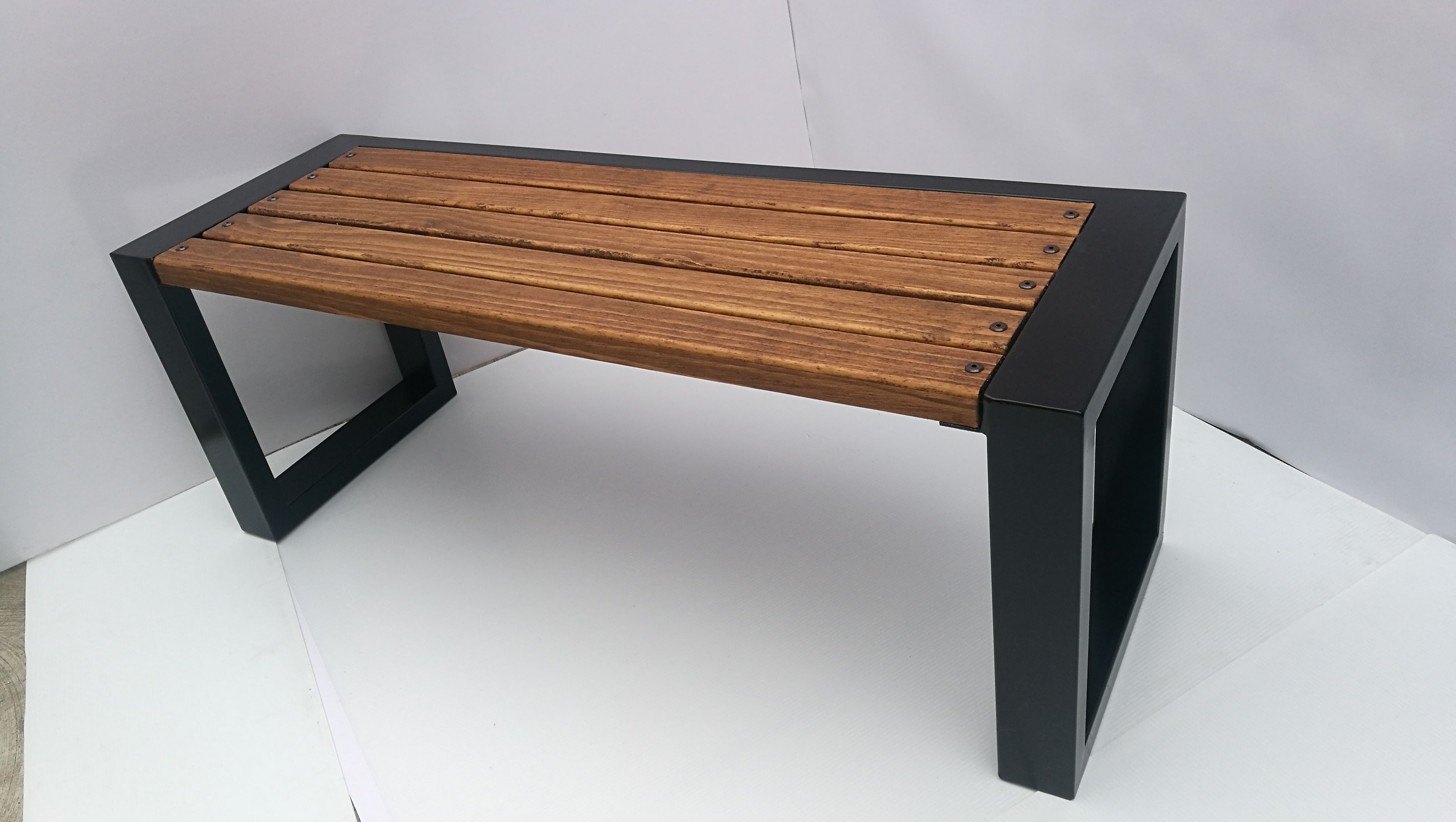 Banca minimalista moderna color neutro